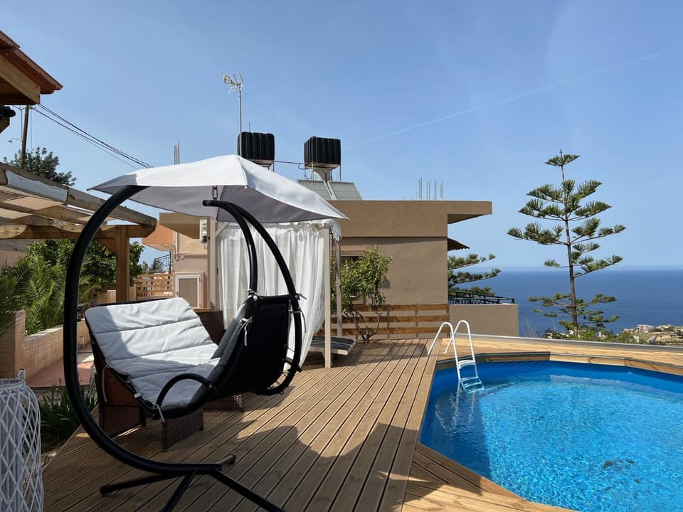 Swimming pool, sunbed