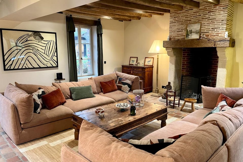 Beautiful Farmhouse - 1h40 South Paris House in Centre-Val de Loire