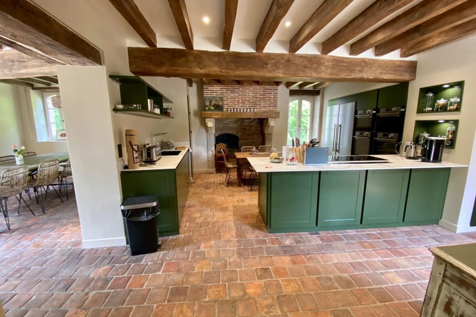 Beautiful Farmhouse - 1h40 South Paris House in Centre-Val de Loire