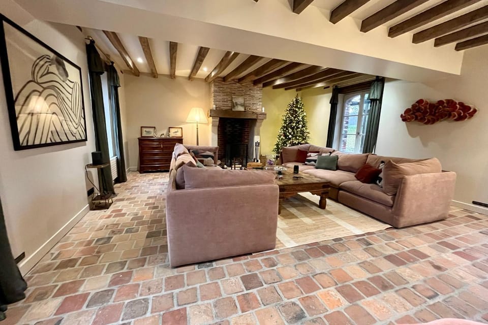 Beautiful Farmhouse - 1h40 South Paris House in Centre-Val de Loire