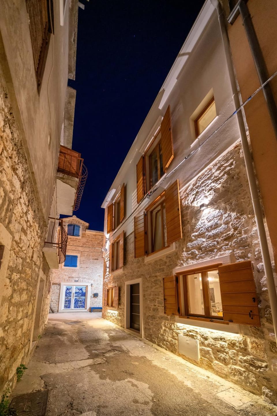 Property building, Neighbourhood