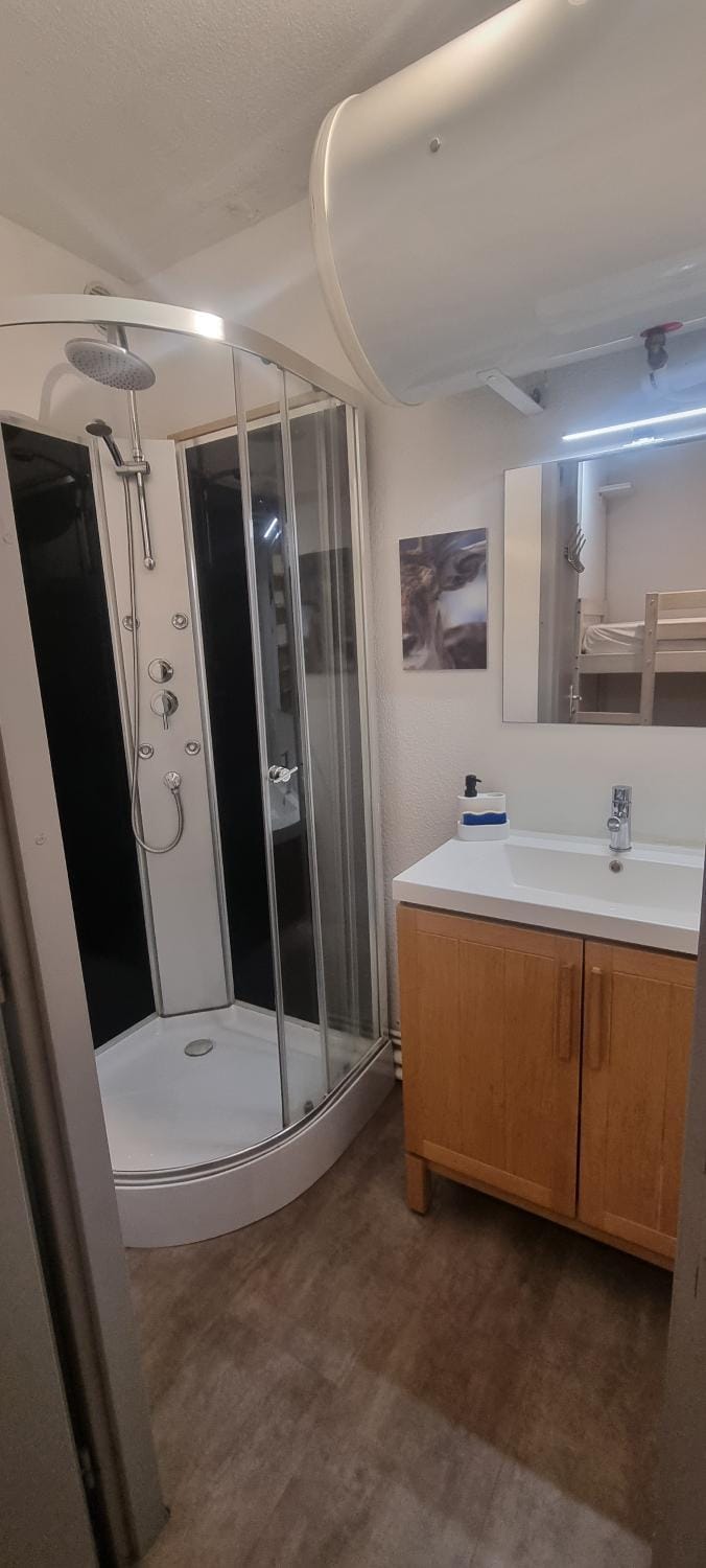 Shower, Toilet