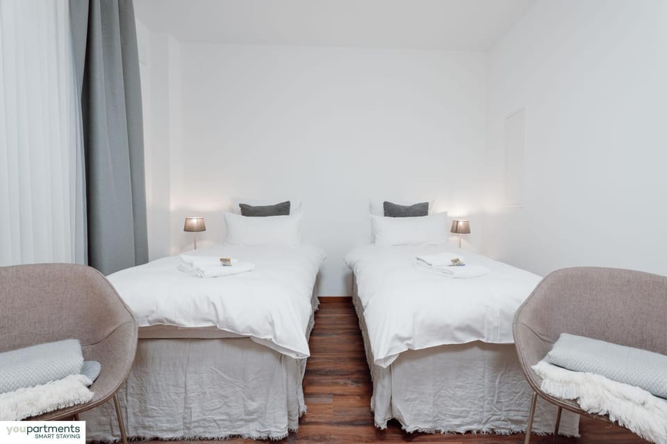 Bed, Photo of the whole room, Bedroom, towels