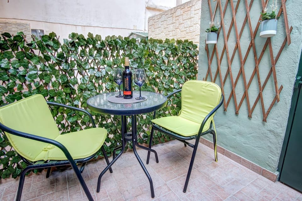 Patio, Inner courtyard view