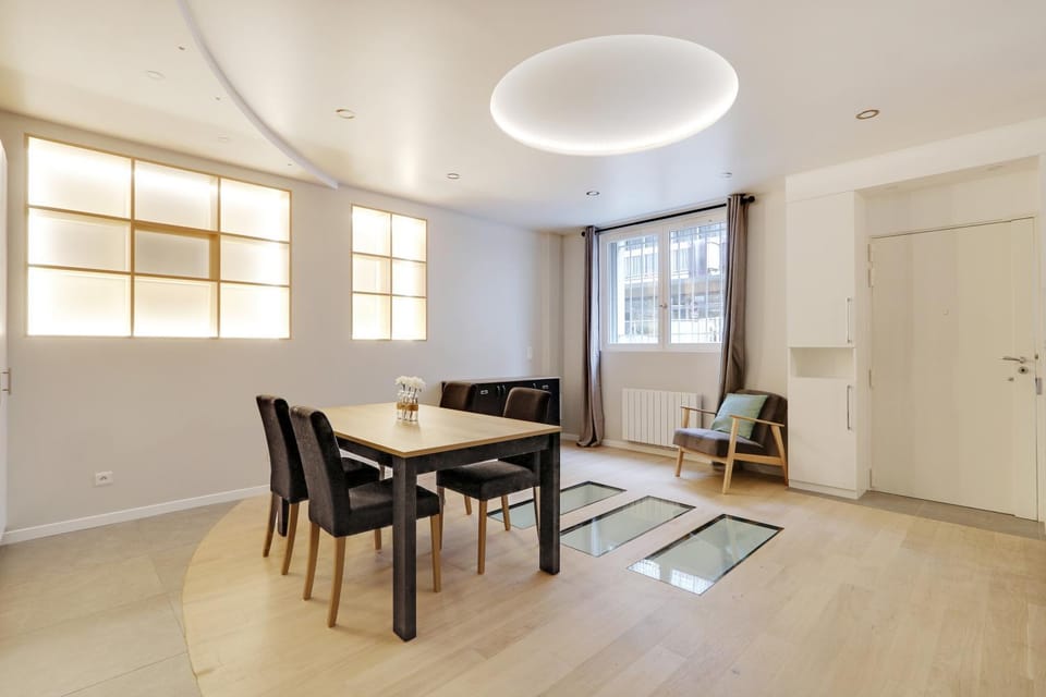 Seating area, Dining area