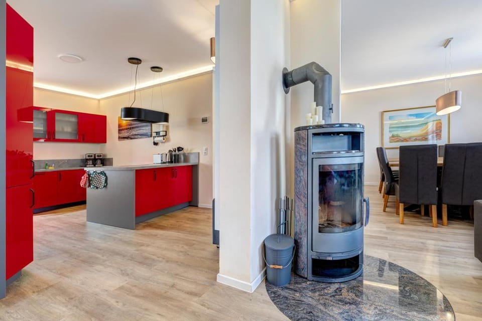 Kitchen or kitchenette, Breakfast, stove