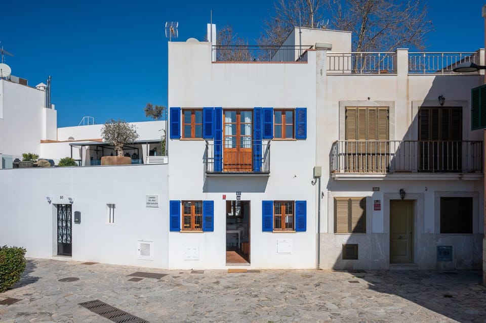 Property building, Facade/entrance, Off site