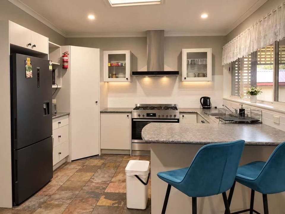 Kitchen or kitchenette, kitchen, kitchen