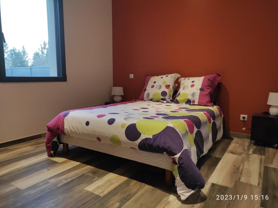 Photo of the whole room, Inner courtyard view