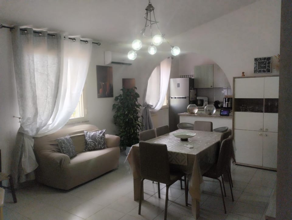 Kitchen or kitchenette, Living room, Seating area, Dining area, dishwasher, minibar, oven, pet friendly, stove, air conditioner, air conditioner