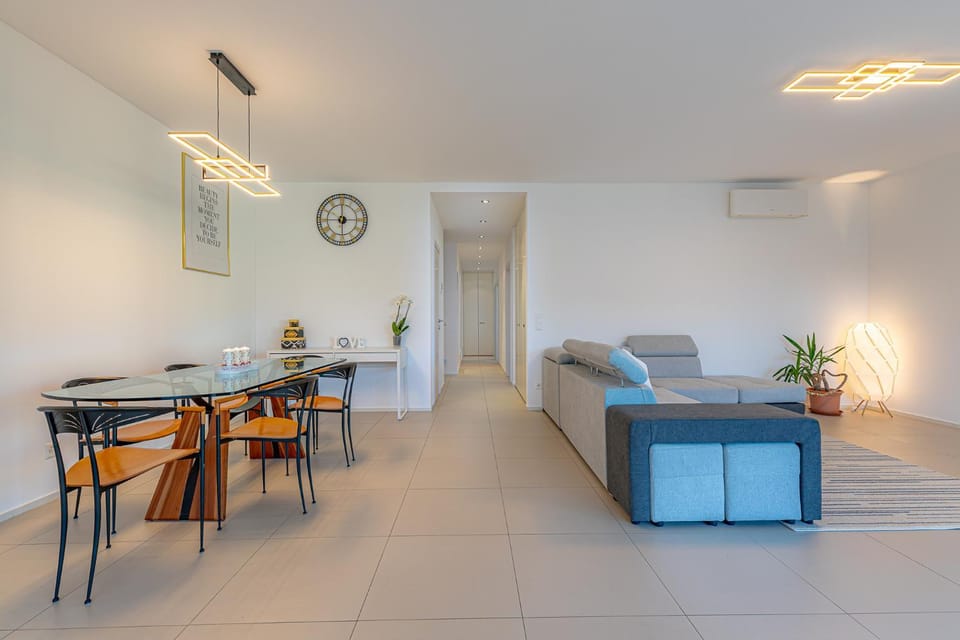 Living room, Dining area, air conditioner