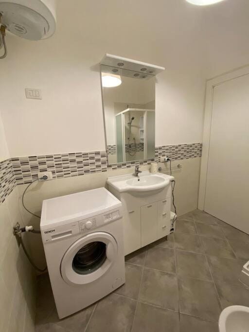 Bathroom, washing machine