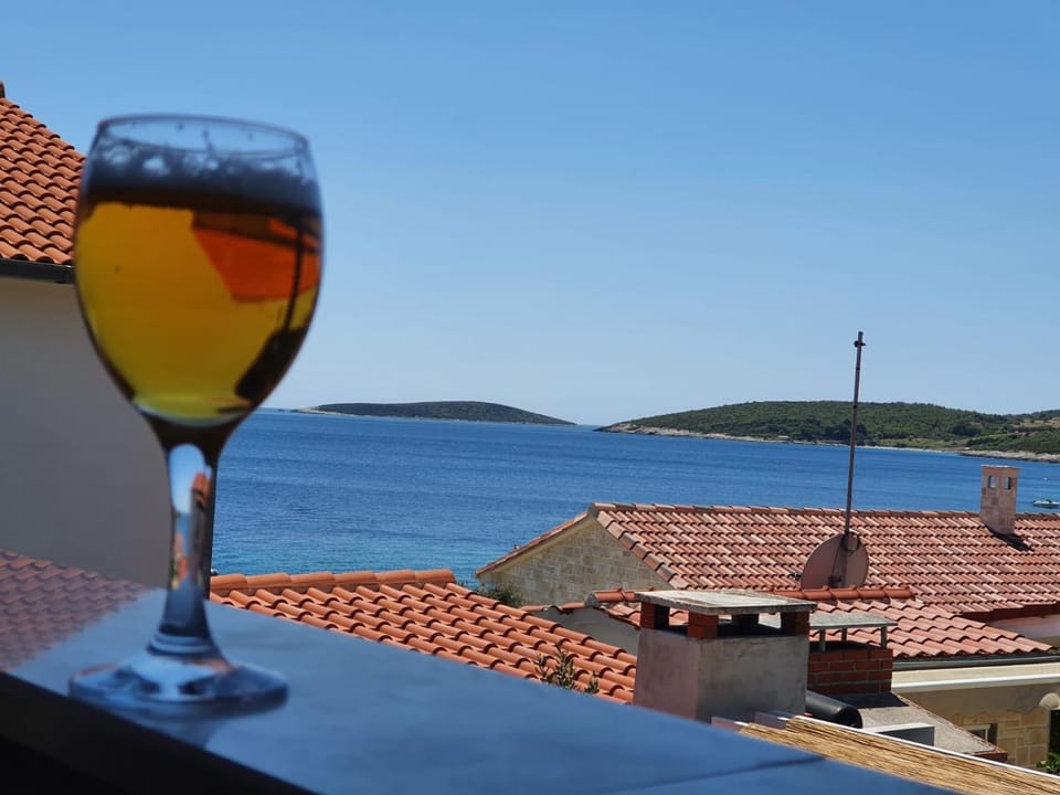 Vila Slavonia Apartment in Vis