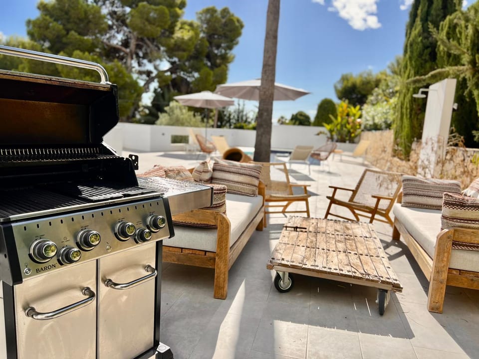 Patio, BBQ facilities