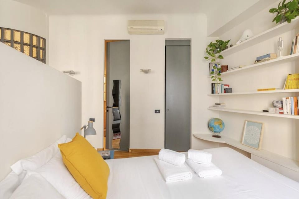 • Grazioso appartamento tra City Life e San Siro •  Apartment in Milan