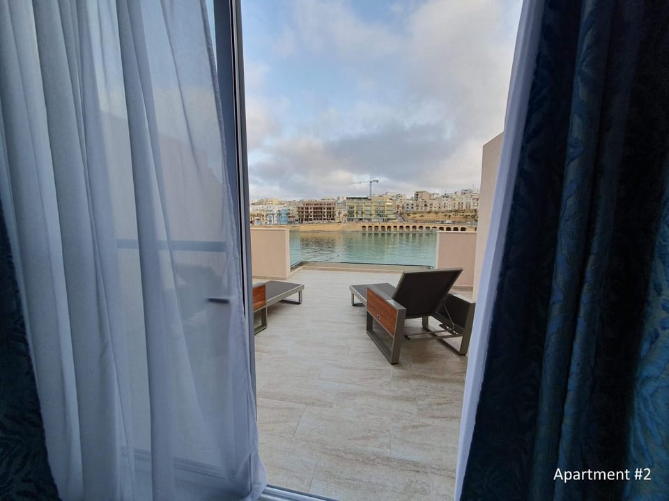 Marbella Holiday Apartments - Seafront - Wifi Apartment in Marsaskala