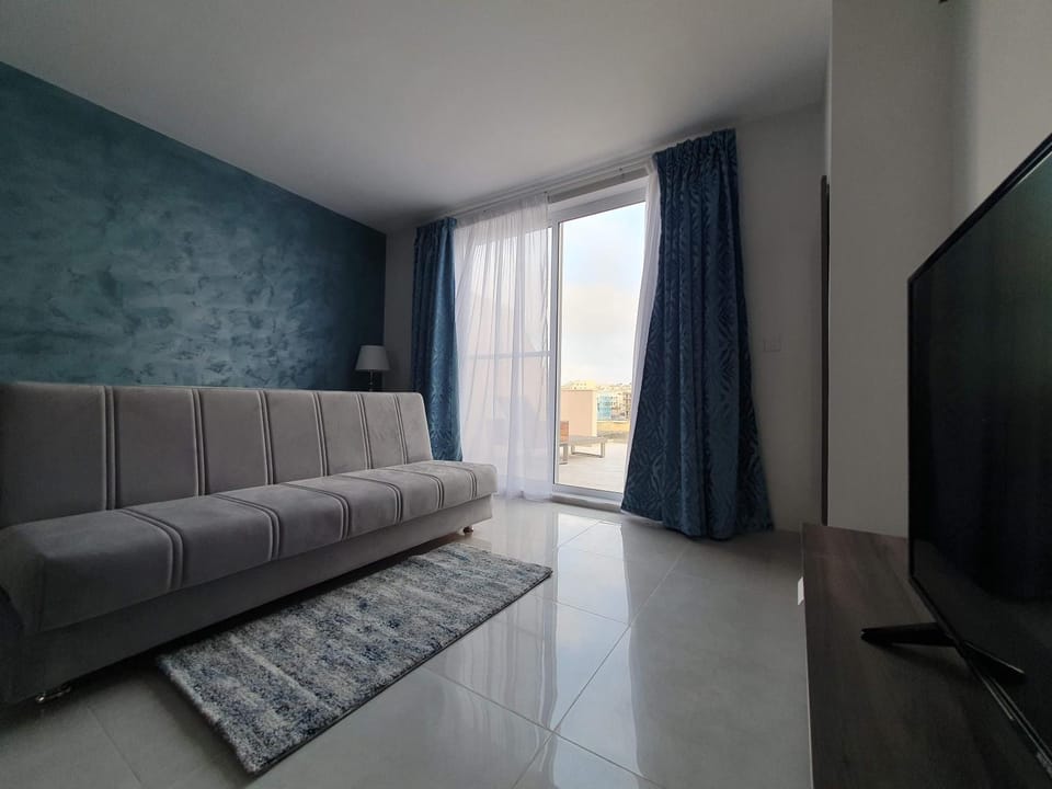 Marbella Holiday Apartments - Seafront - Wifi Apartment in Marsaskala