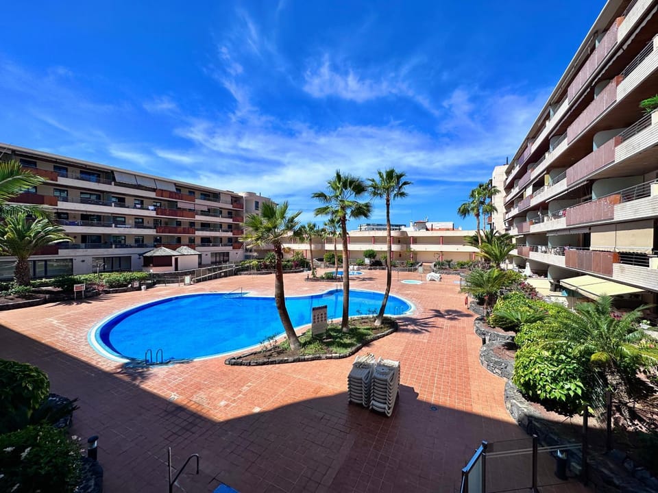 Property building, Balcony/Terrace, Swimming pool