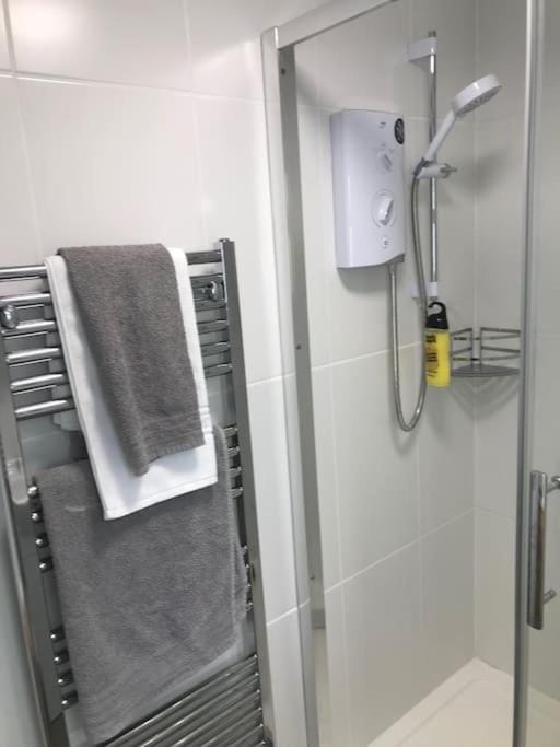 Shower, Bathroom, towels