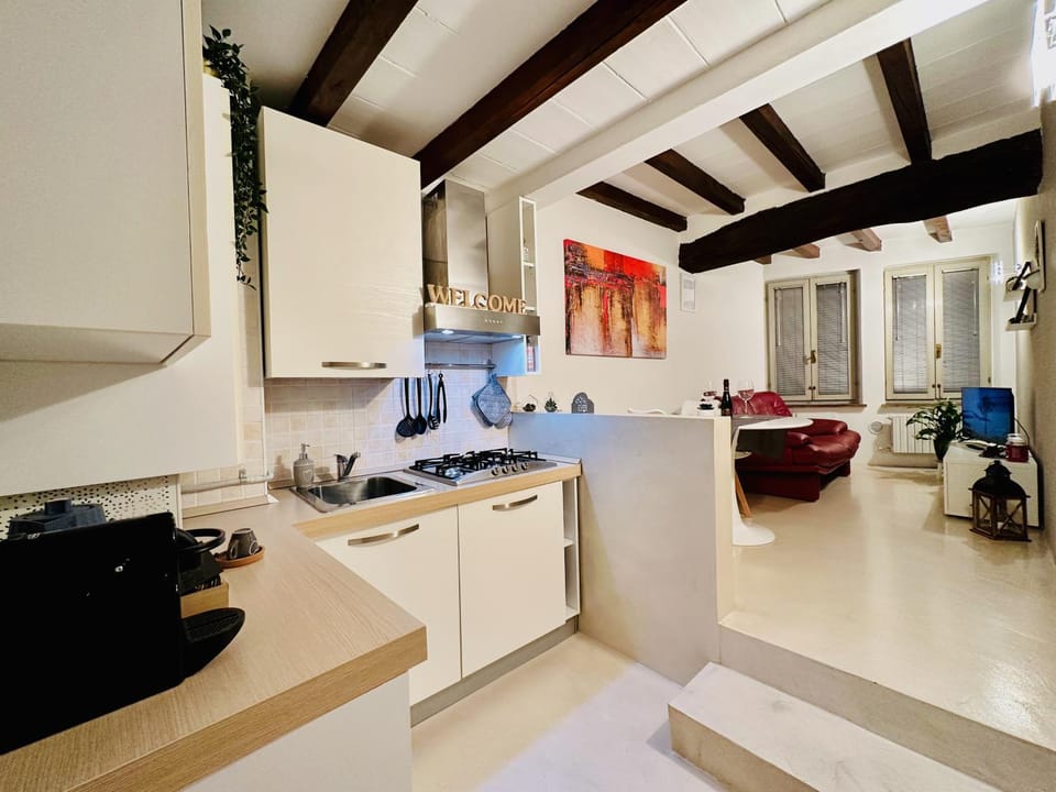 TV and multimedia, Kitchen or kitchenette, Living room