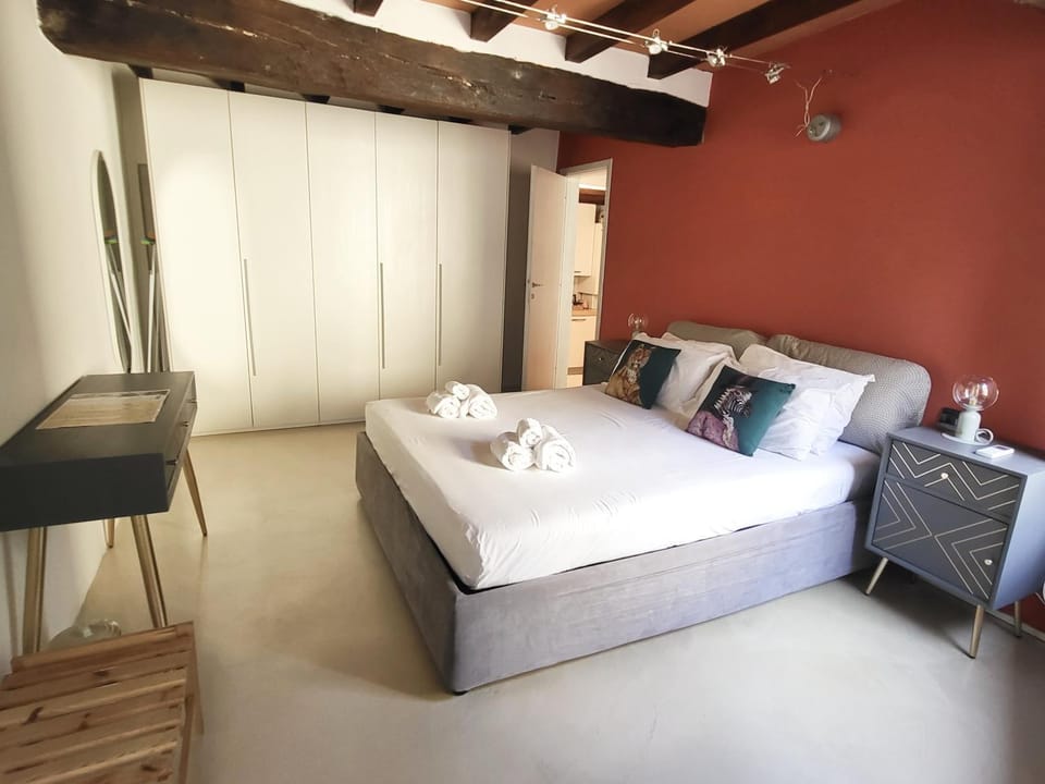 Bedroom, wardrobe, air conditioner