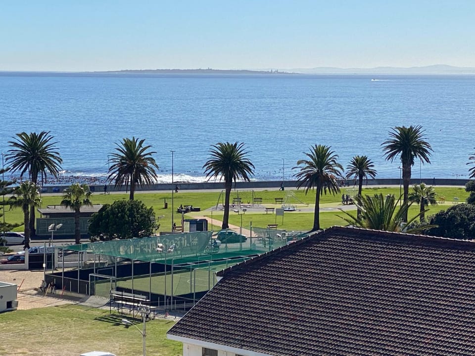 Property building, Beach, Sea view, Swimming pool