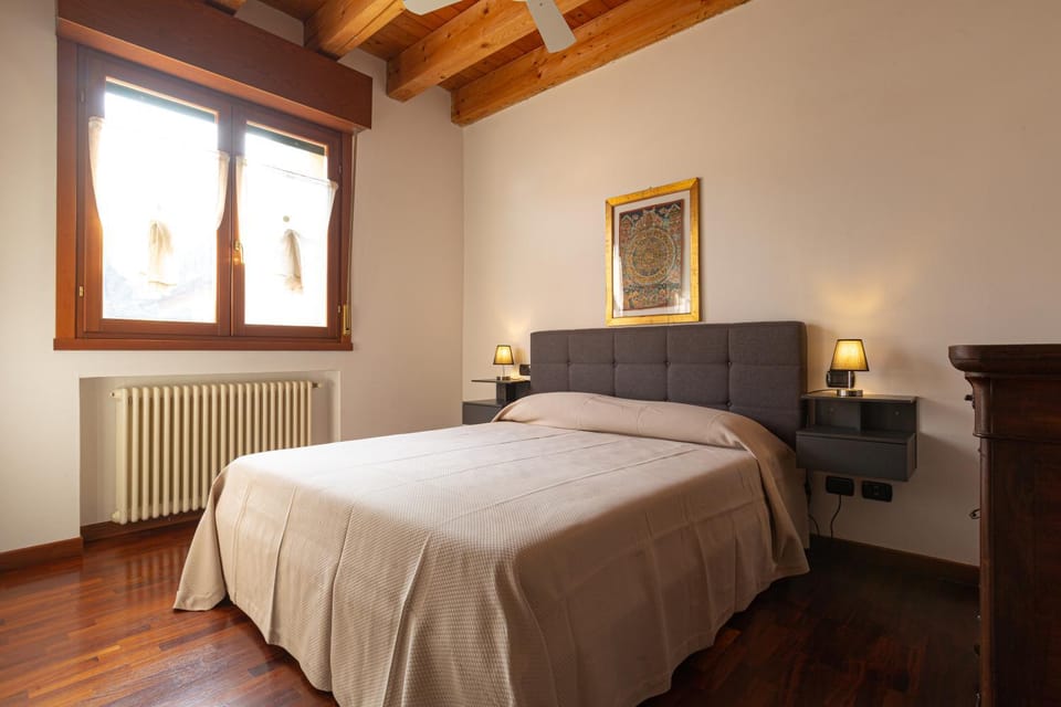 Bed, Photo of the whole room, Bedroom, internet