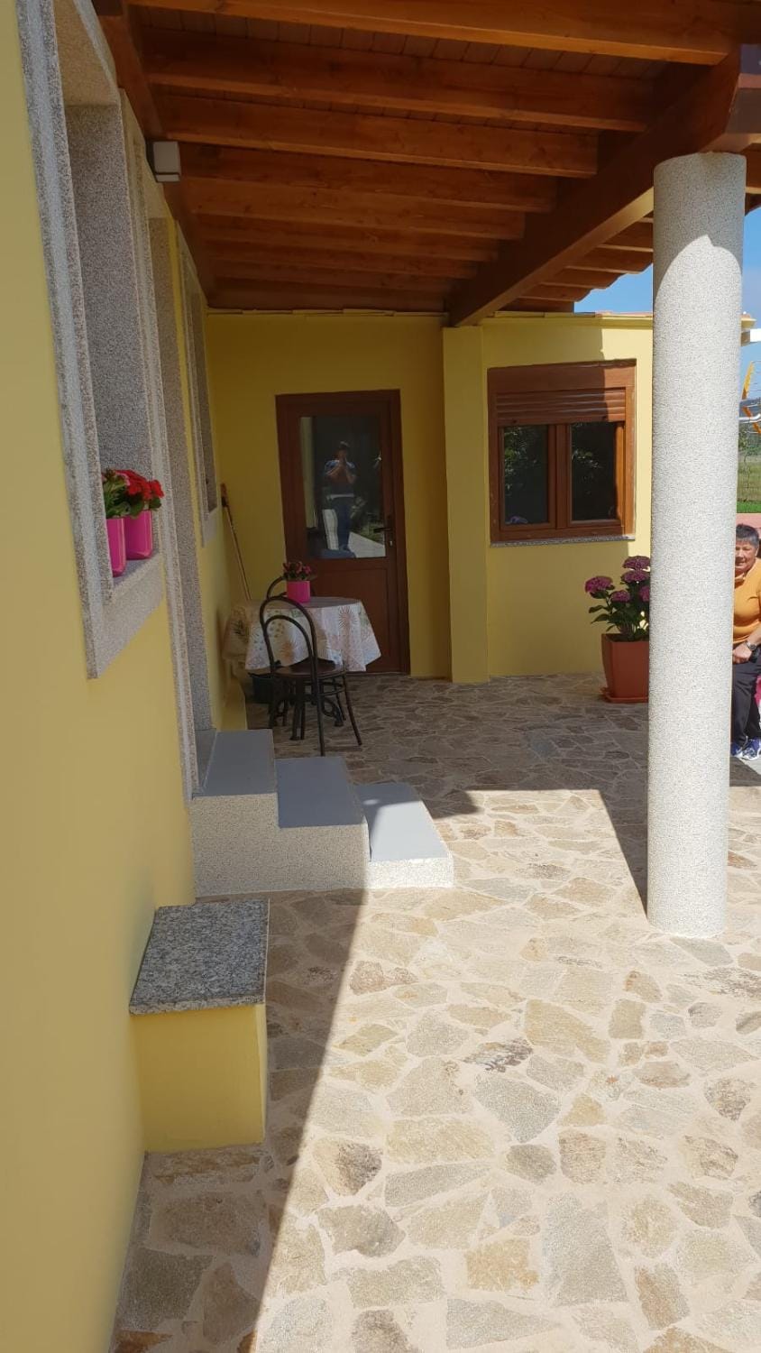 Leutoño House in Bergantiños