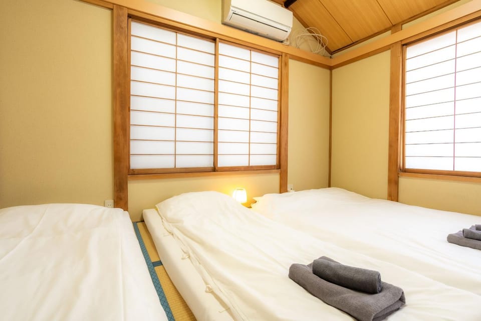 Bed, Bedroom, towels, air conditioner
