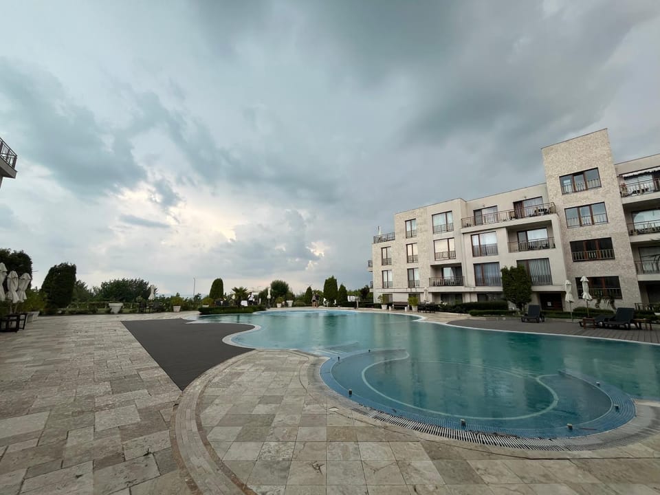 Day, Pool view, Swimming pool, sunbed