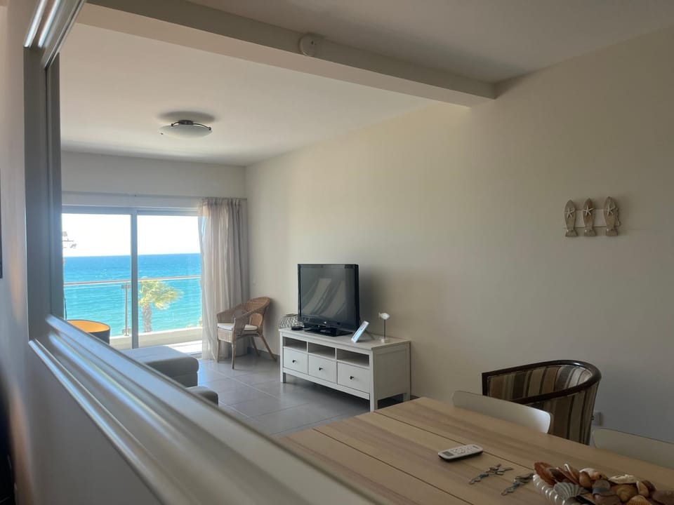 Communal lounge/ TV room, TV and multimedia, Living room