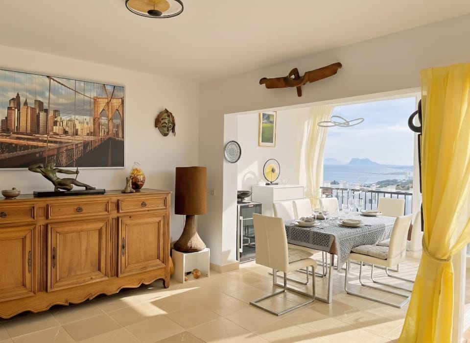 Dining area, Sea view, Meals