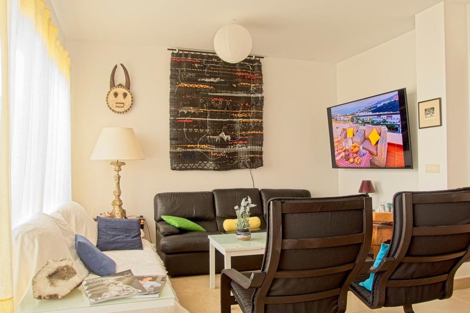 Communal lounge/ TV room, TV and multimedia, Living room