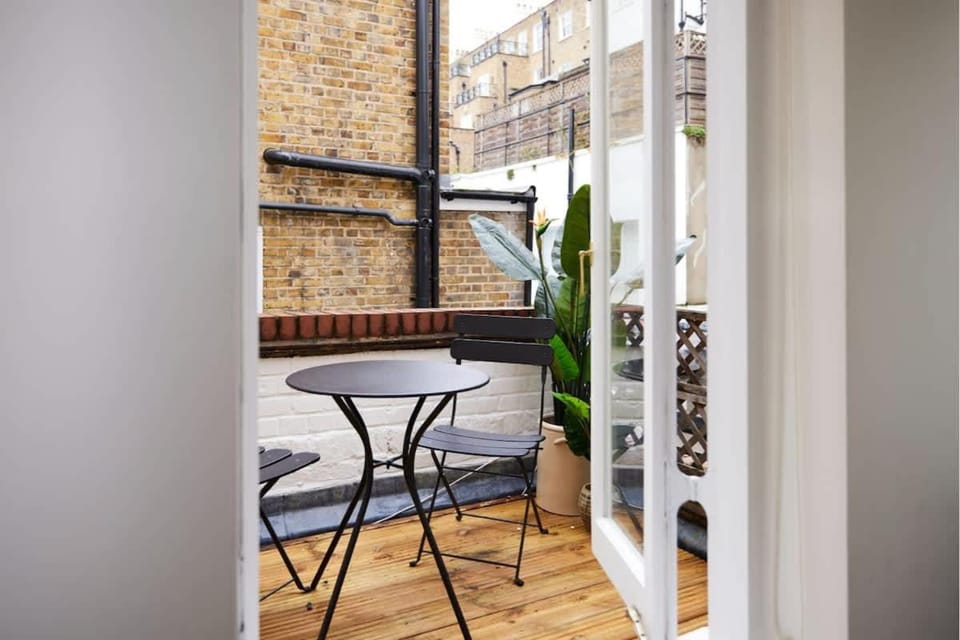 The South Kensington Wonder - Trendy 3BDR House with Garden House in City of Westminster