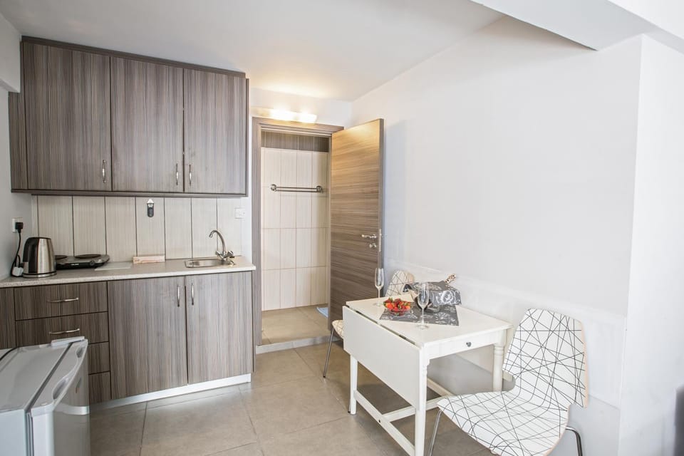 Restaurant/places to eat, kitchen
