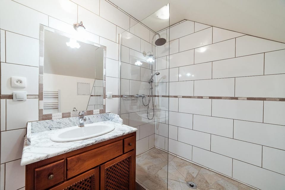 Shower, Bathroom, towels