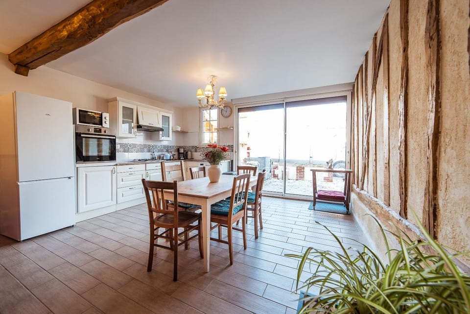 Kitchen or kitchenette, Living room, Seating area, Dining area, dishwasher, minibar, pet friendly, stove
