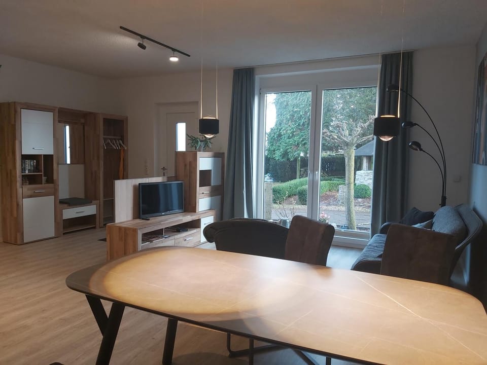 TV and multimedia, Living room, Dining area