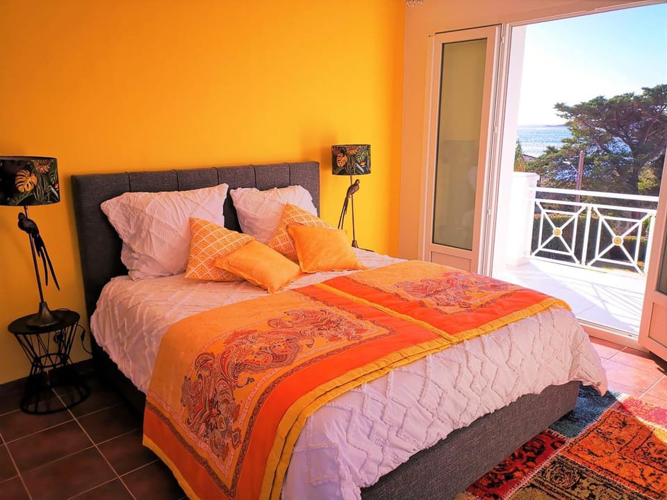 Bed, Bedroom