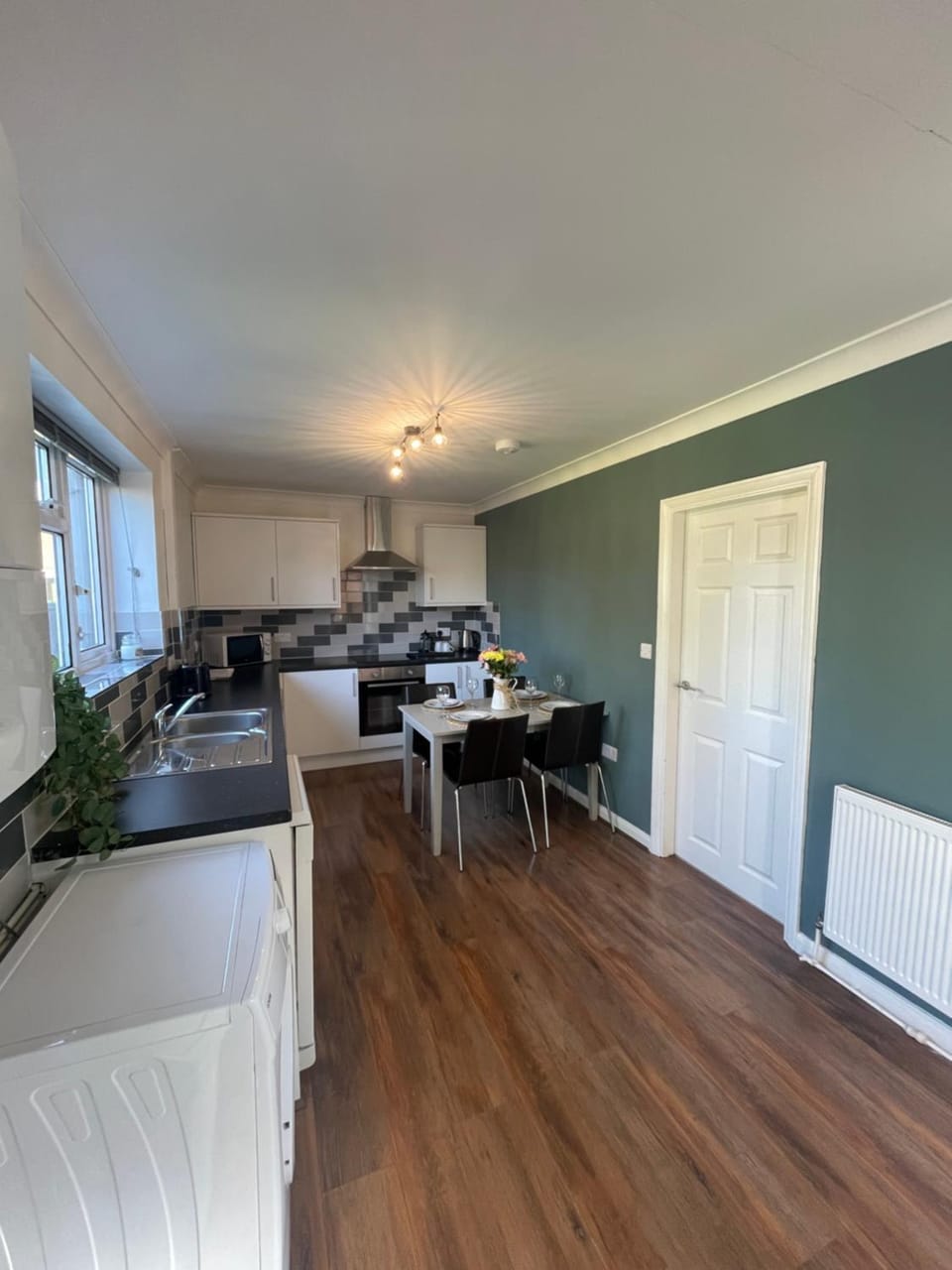 Kitchen or kitchenette, Seating area, Dining area