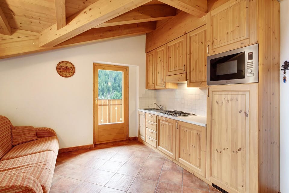 Property building, Kitchen or kitchenette, Living room