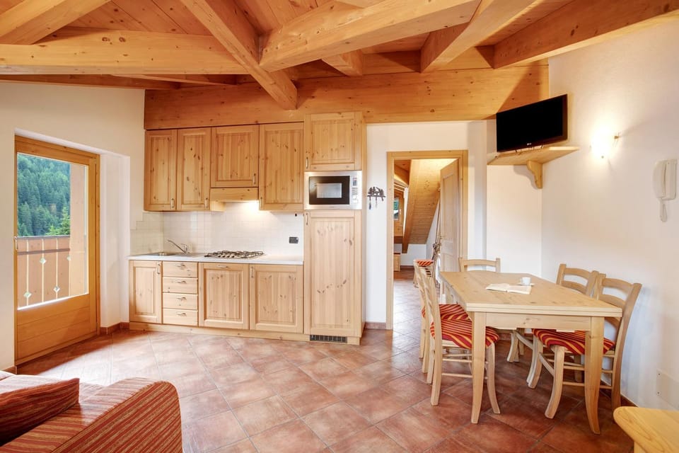 Property building, Kitchen or kitchenette, Living room