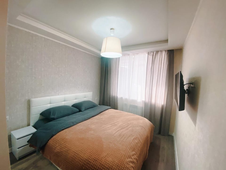Bed, TV and multimedia, Bedroom