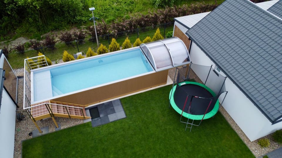 Swimming pool, Swimming pool