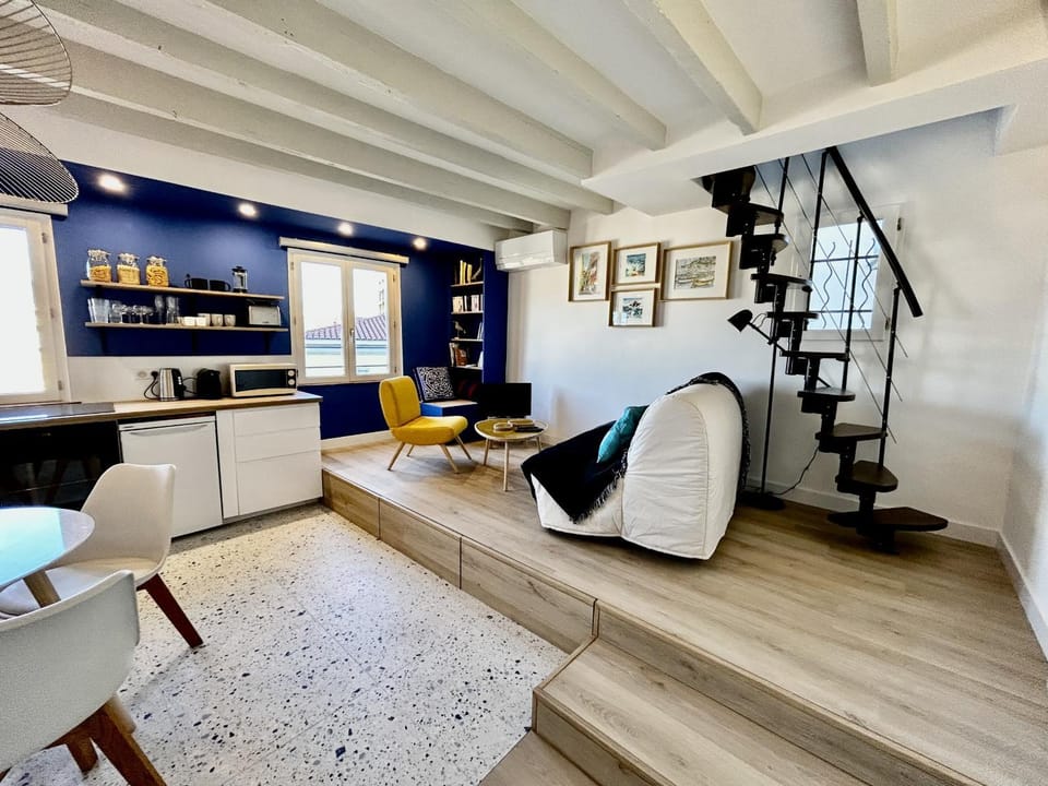 Communal lounge/ TV room, Living room