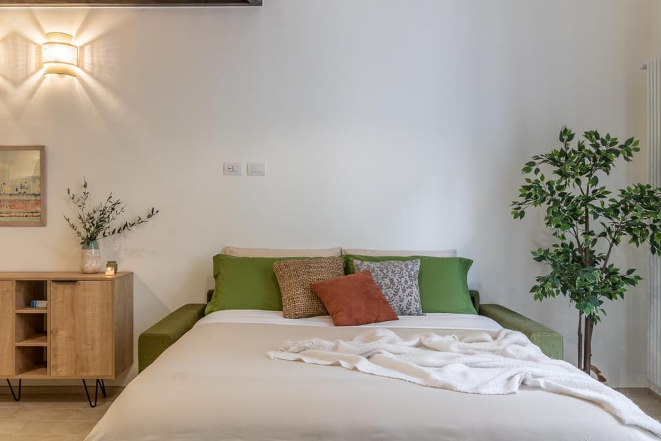 Bed, towels