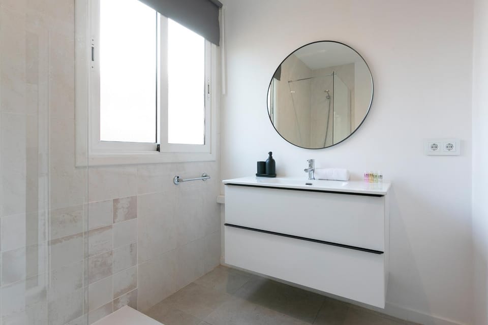 11CRC1037 Newly decorated apartment near Sants Station Apartment in Barcelona
