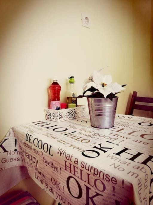 Food and drinks, Dining area, Food