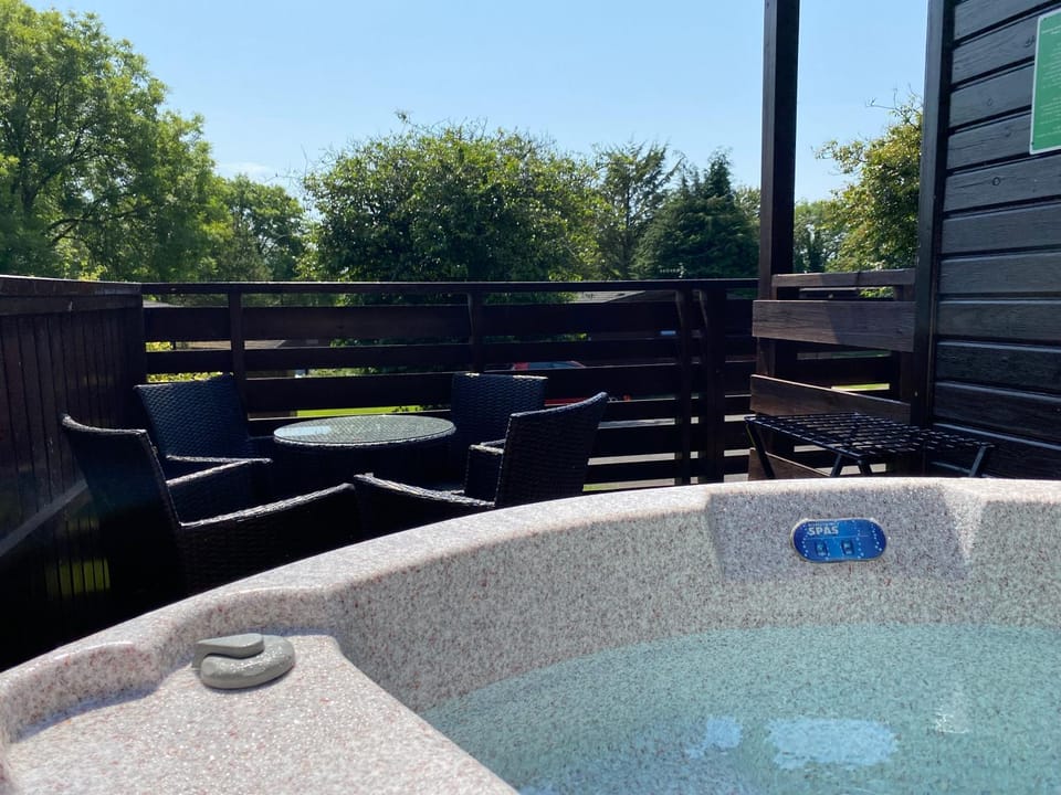 Natural landscape, Hot Tub, Balcony/Terrace, Dining area