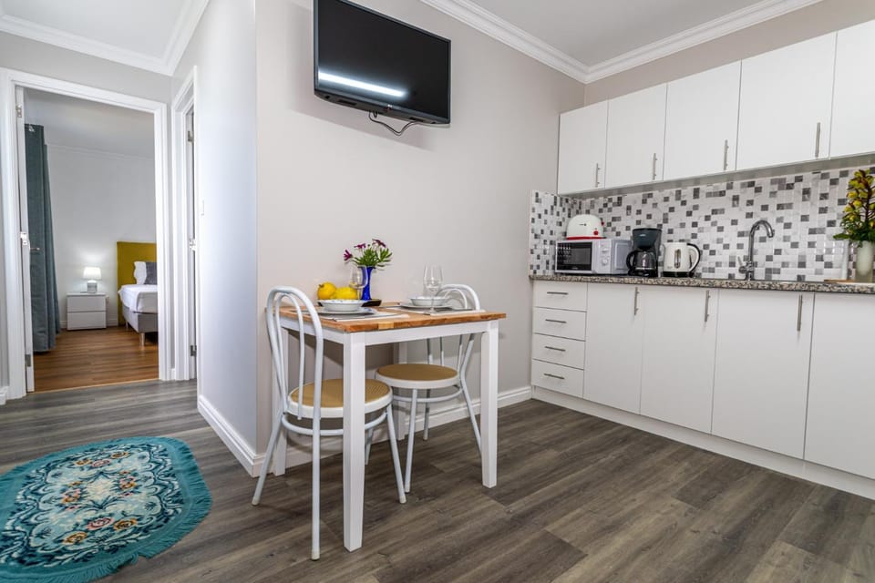Property building, Kitchen or kitchenette, Living room